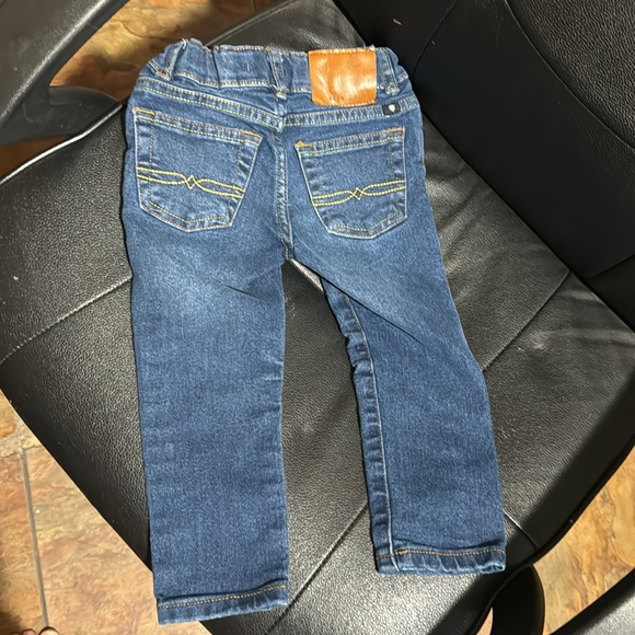 EUC- Size 2T Lucky Brand Jeans - Picture 2 of 5